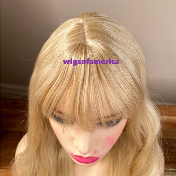 Blonde wig with bangs 24 inches long wavy - Picture 4 of 6